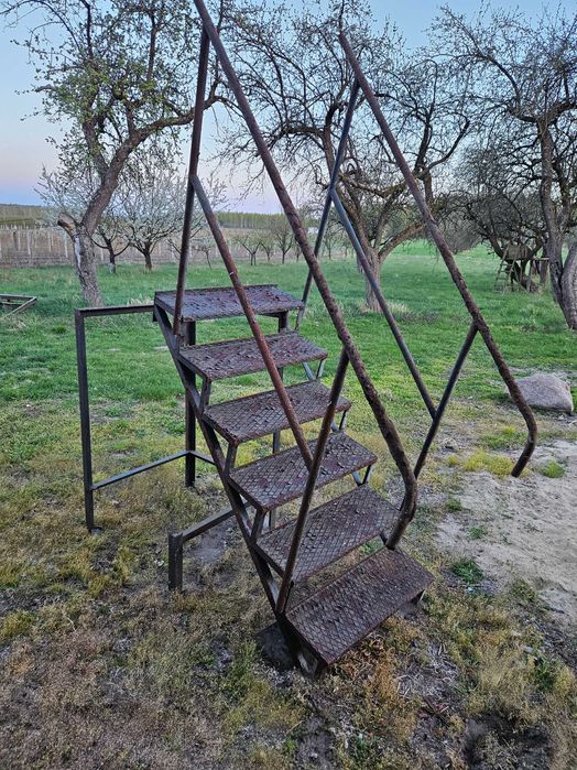 Metalowe schody zewnętrzne