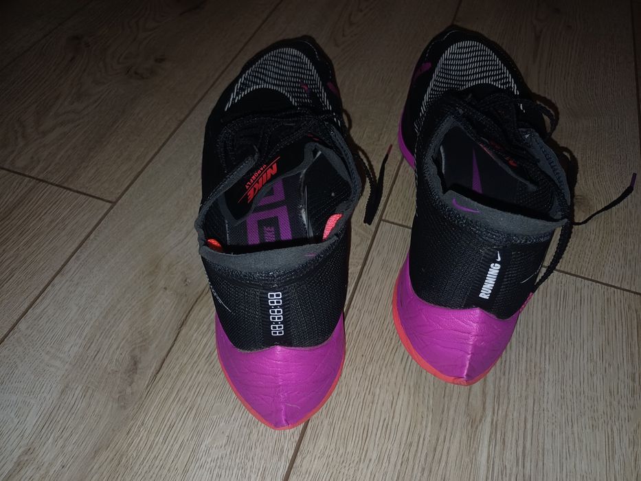 Продам кросівки чоловічі для бігу найк Nike 43