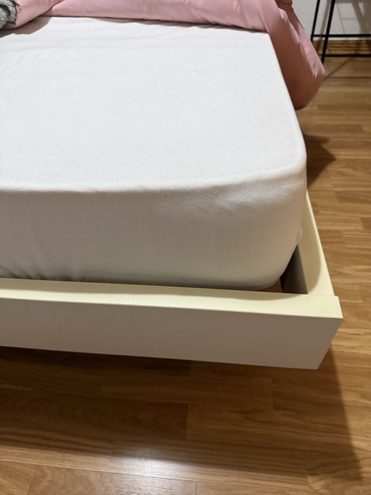 Cama de solteiro (colchão não incluido)