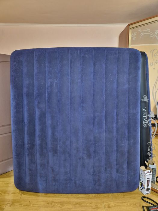 Надувной матрас Intex 183×203 с насосом