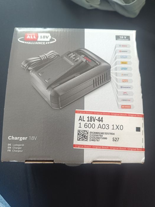 Akumulator + Ładowarka Bosh. Nowe. 18v 3.0ah