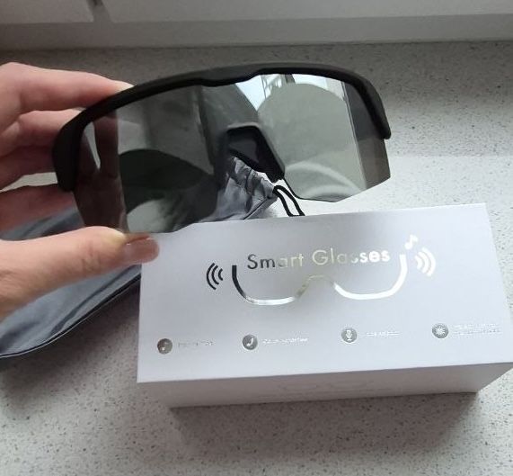 Sportowe okulary Bluetooth z filtrem UV400.