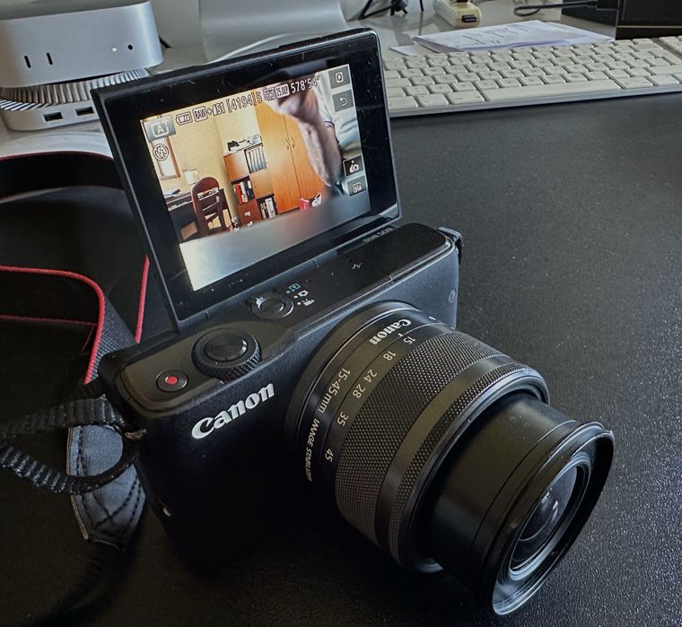 Canon M10 + objetiva 15-45mm