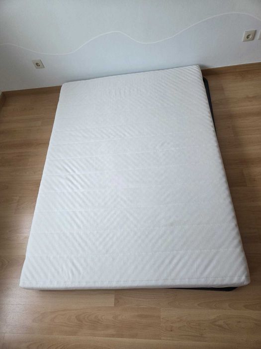 Colchao ÅFJÄLL ikea e estrado com pes 140X190cm