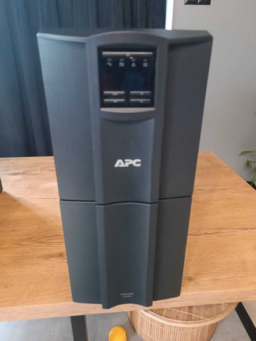APC Smart-UPS 2200VA