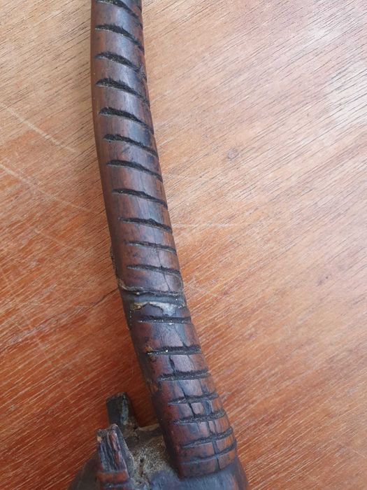 Estatueta antílope em madeira