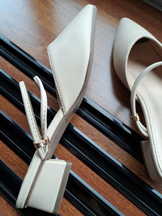 Sapatos elegantes baixos