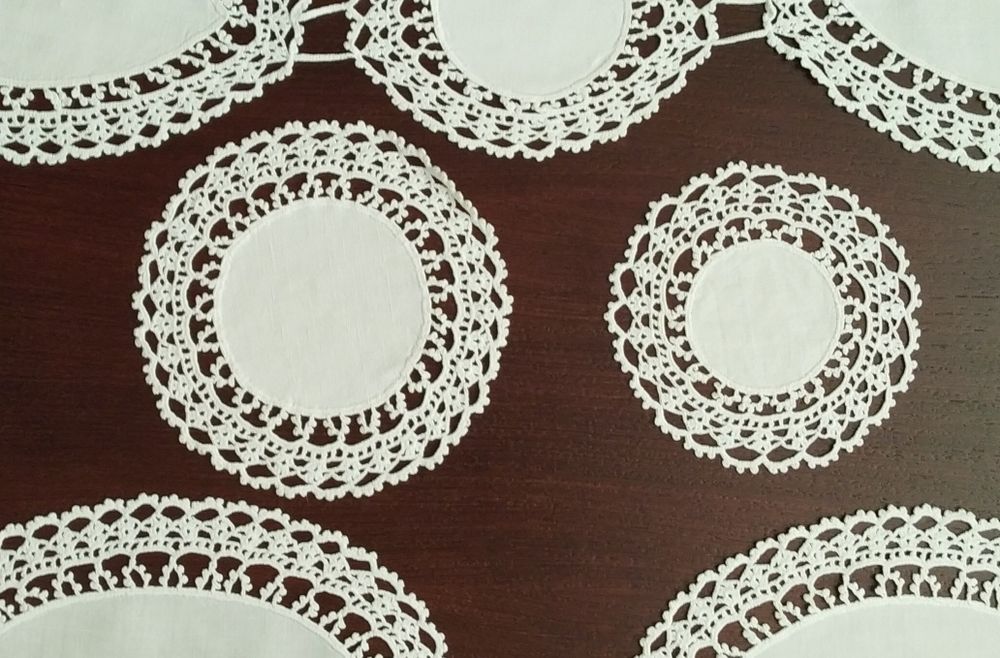 Panos como novos em renda e linho antigo.