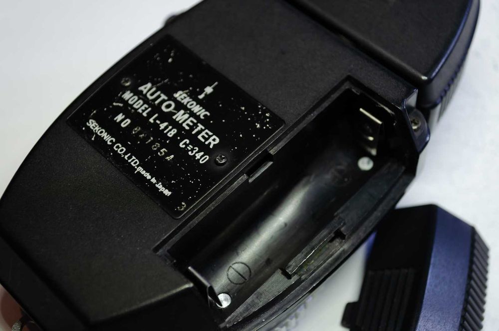 Fotómetro Sekonic Auto Meter L-418 com difusores, manual e estojo, a funcionar