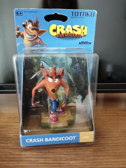 Figura Crash e minis figuras disney/fnaf e pokemon