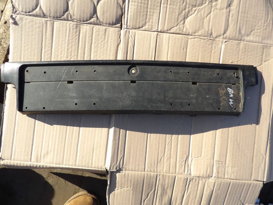 BMW - E36 - RAMKA , PODKŁADKA TABLICY REJESTRACYJNEJ - 8165146