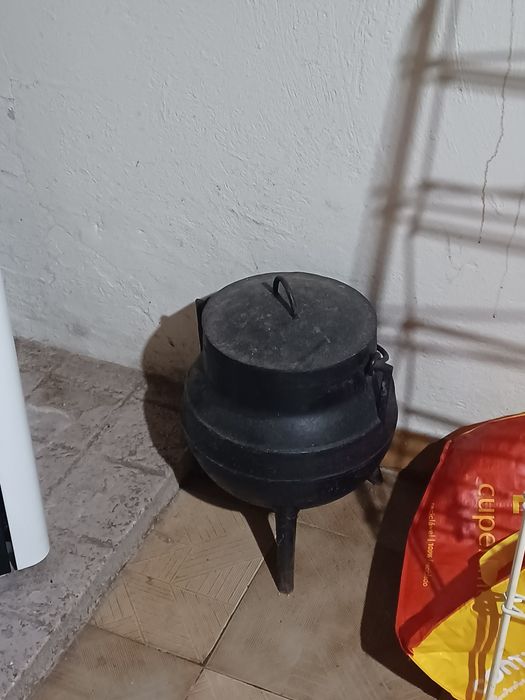Pote em ferro fundido