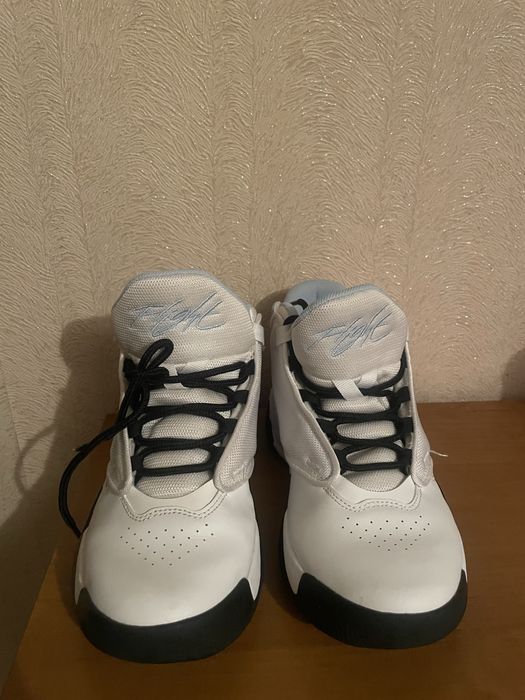 Кросівки jordan MaxAura 4  37,5
