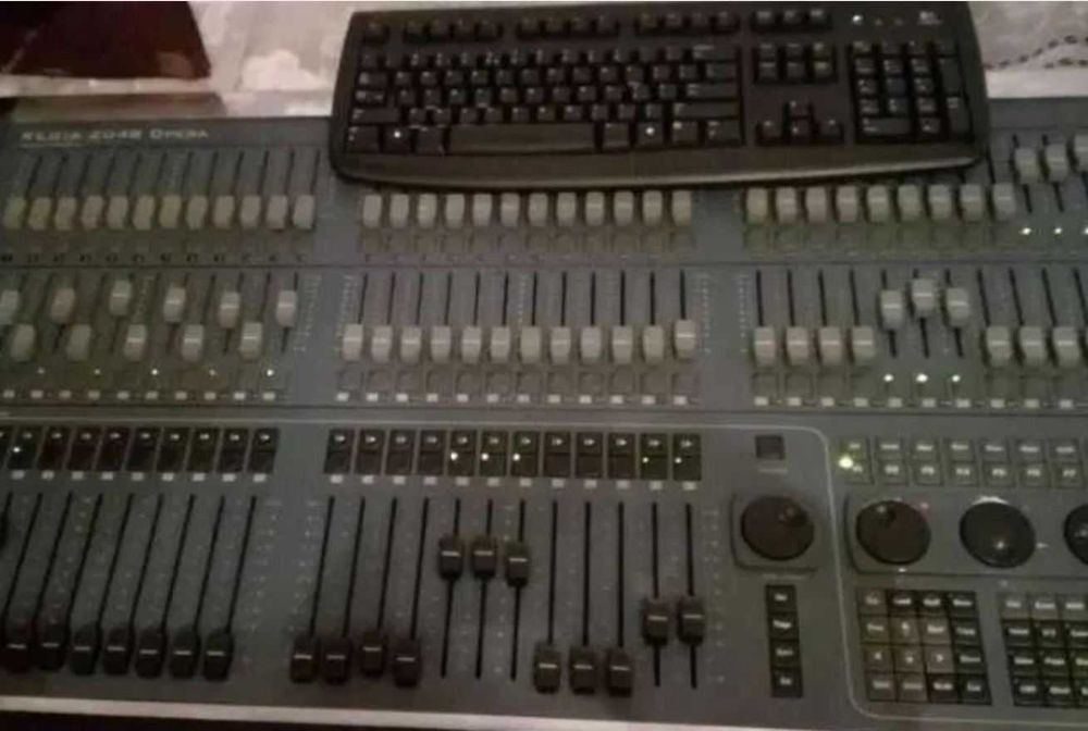 SGM REGIA 2048 OPERA - stół oświetleniowy kontroler sterownik DMX case