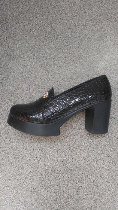 Туфлі під крокодилову шкіру
