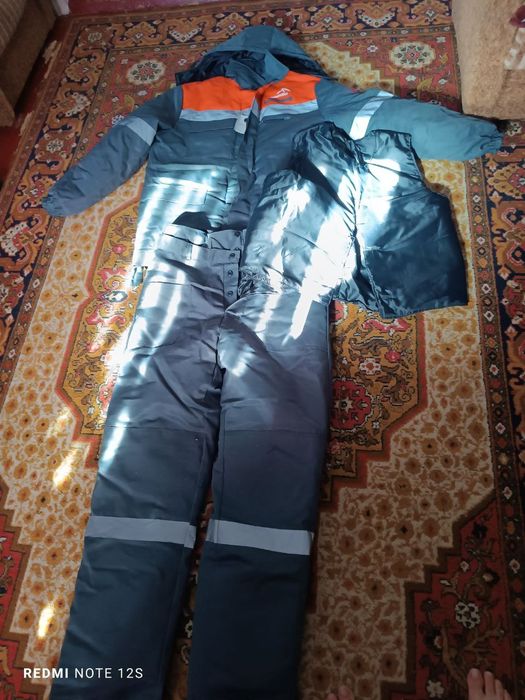 Продам спецовый костюм
