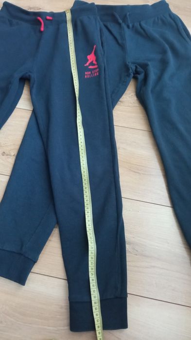 Granatowe spodnie dresowe rozmiar 152