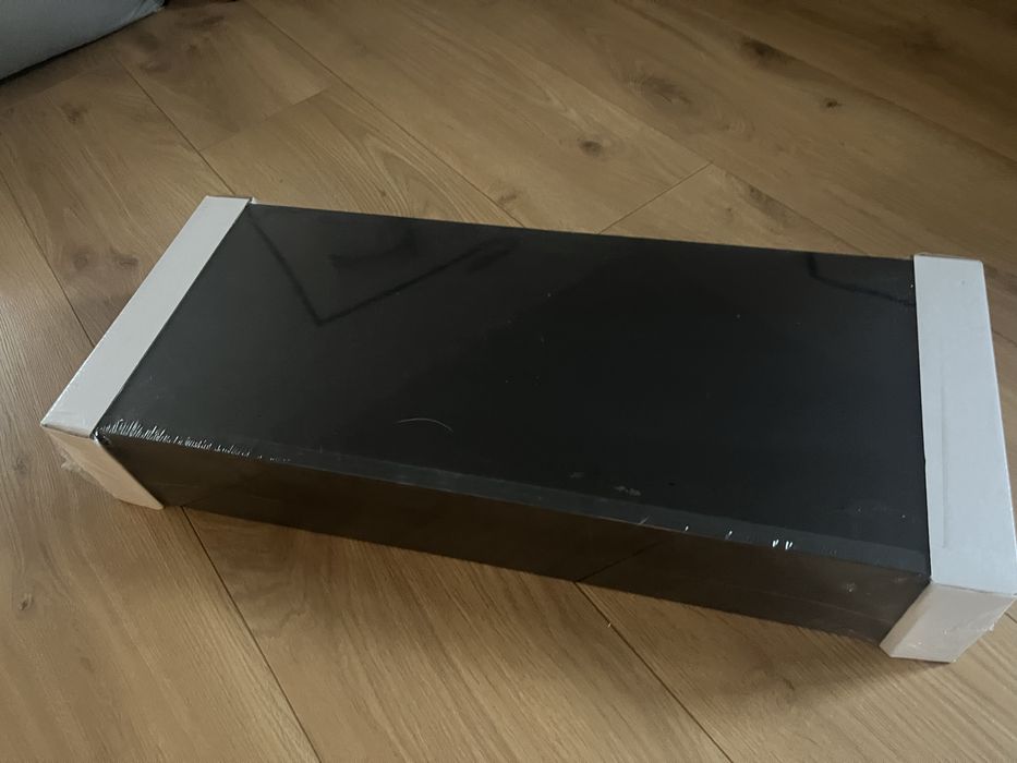 Półka wisząca z szufladą