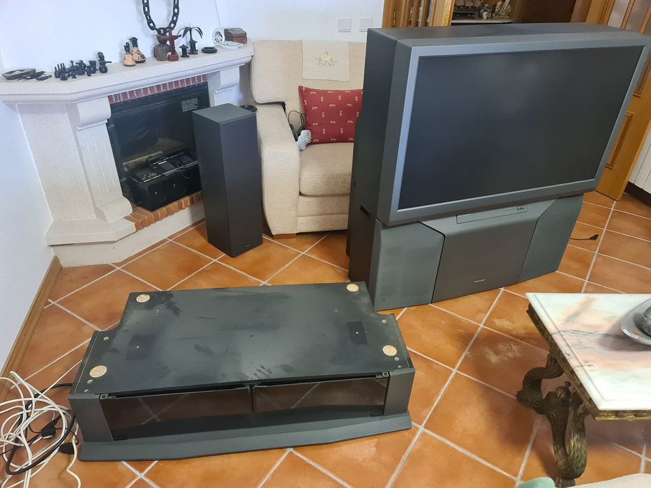 Toshiba TV modelo 46WH08G