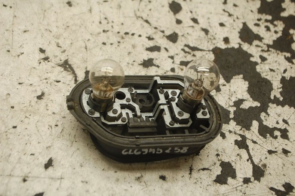 WKŁAD LAMPY PRAWY TYŁ W BŁOTNIK SEAT IBIZA III 6L6945258