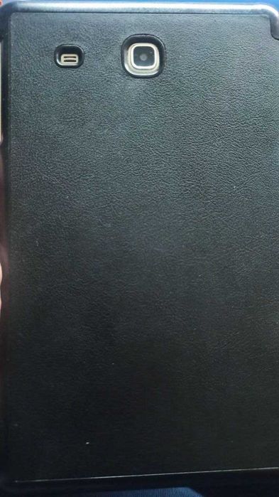 Планшет Samsung Galaxy Tab E SM-T561