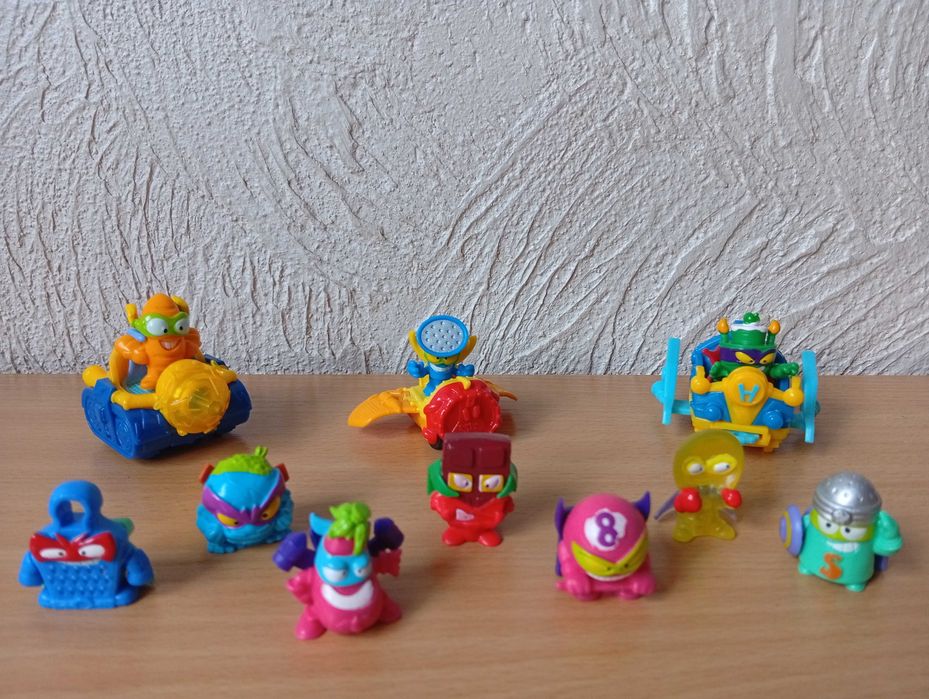 Figurki Super Things + Pojazdy
