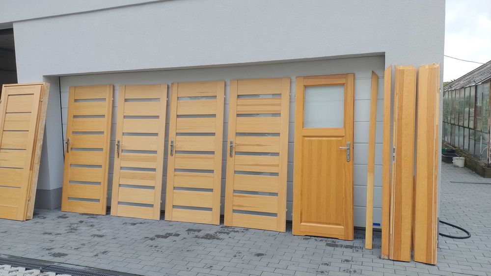 Drzwi wewnętrzne drewniane sosnowe