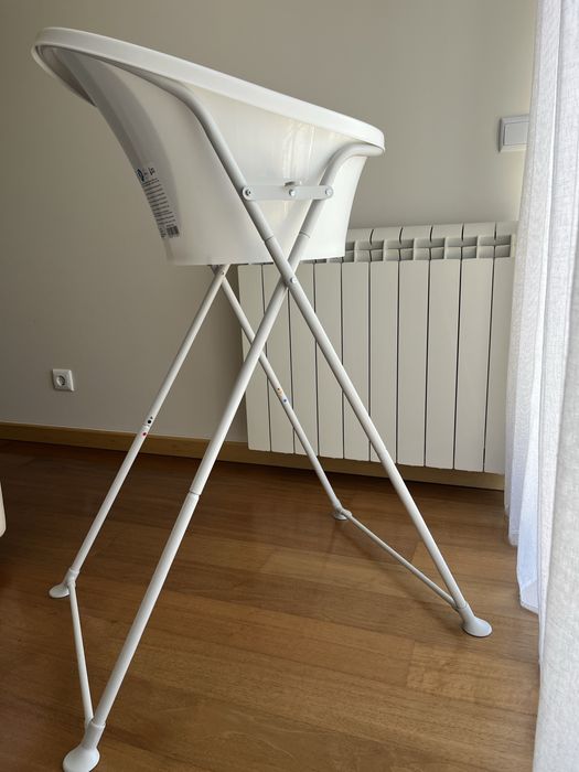 Banheira Ergonómica e Suporte Dobrável Shnuggle.