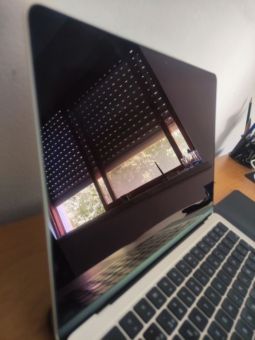 MacBook Air M4 13” 16GB RAM,  256GB SSD – Excelente Estado