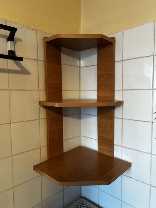 Narożna szafka wisząca