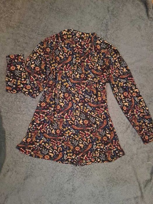 Сукні піджаки спідниці  светри халати кігурумі.