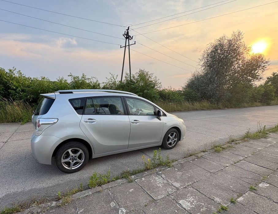 Toyota Verso Na sprzedaż samochód osobowy marki TOYOTA VERSO 2.0-4D PREMIUM. Samoch
