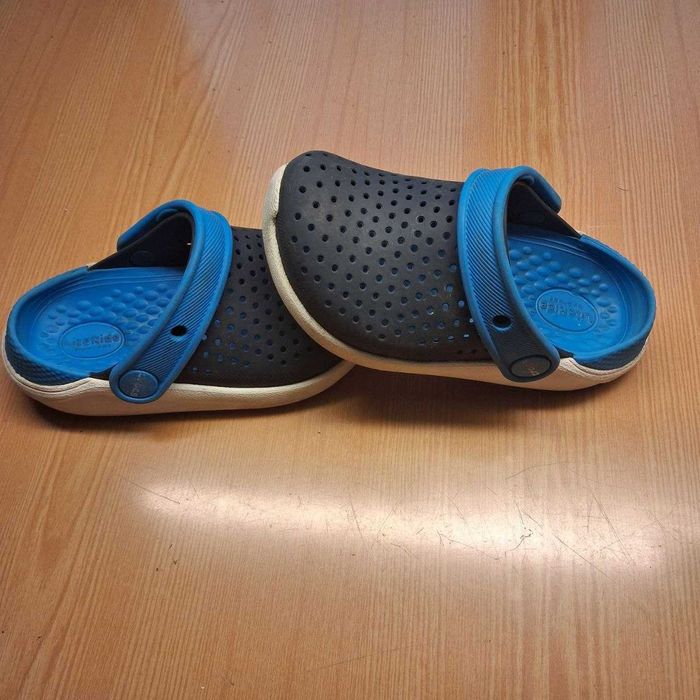 Дитячі босоніжки crocs орігинал бу в гарному стани C-8