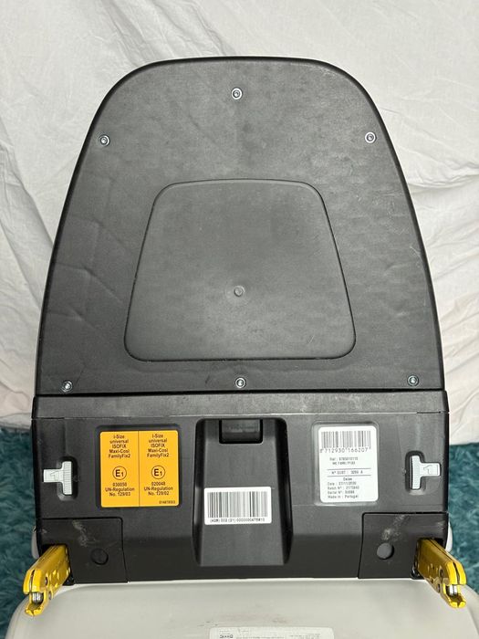 Bezwypadkowy fotelik Maxi Cosi - Pebble Plus z bazą Isofix