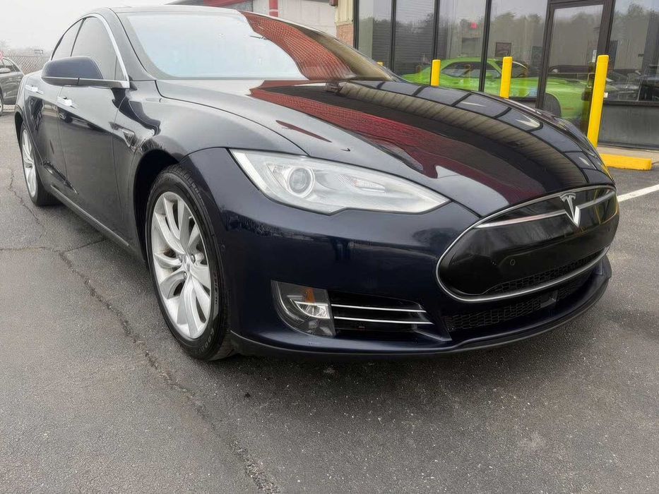 Tesla Model S      2018
