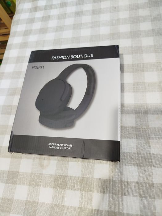 Fones Xiaomi sobre a orelha