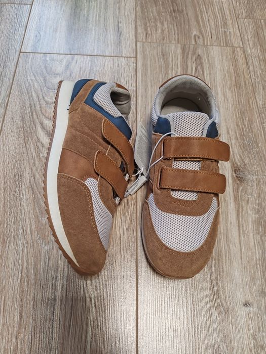 Продам фірмові кросівки 37р.,38 р на хлопчика