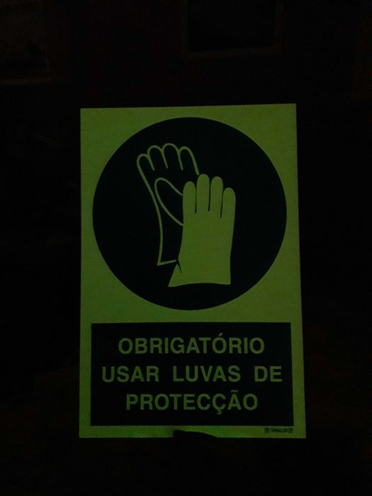 Placas de sinalização fotoluminescente NOVAS