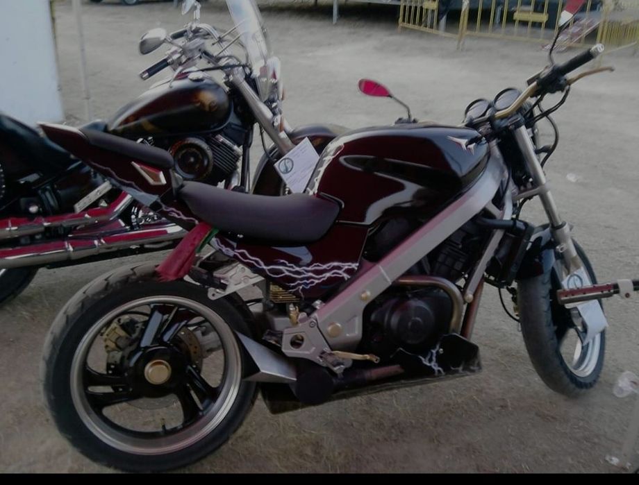 Honda ntv 650 modificada