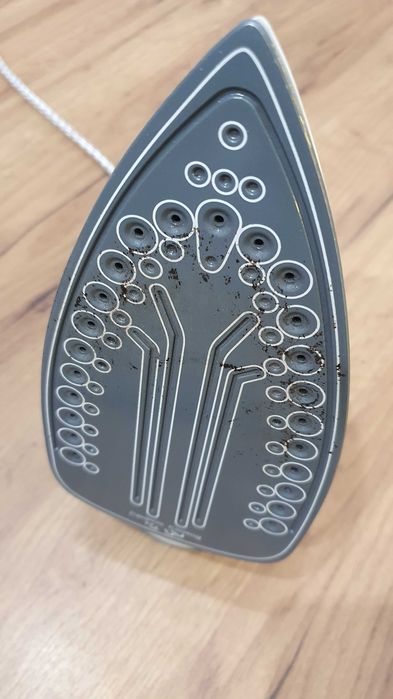 Żelazko ze stopą ceramiczną Dekra