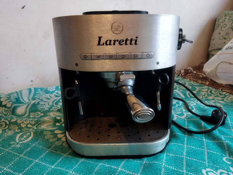 Кофеварка рожковая LАRETTI(на запчасти).