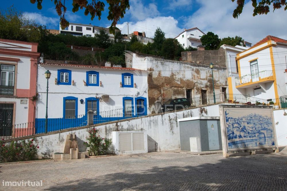 Urban Plot with Ruin in the Heart of Alenquer