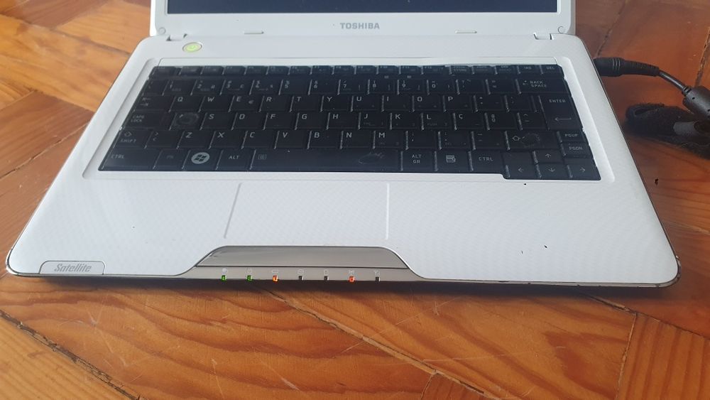 Toshiba Satellite T130-11U (SEM DISCO/SO)64584623180801121