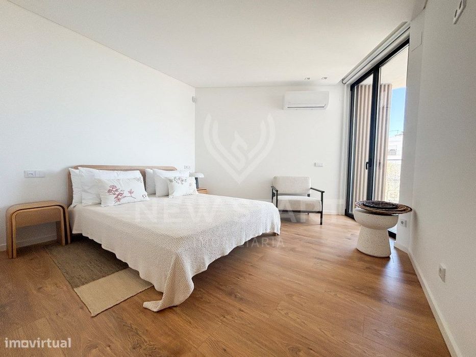 Apartamento T2 novo, garagem, piscinas, vista mar, Del Mar em Olhão