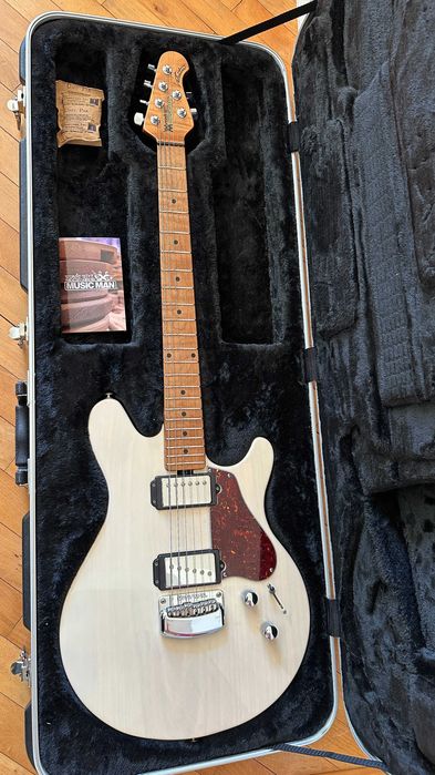 Ernie Ball Music Man Valentine USA gitara roasted