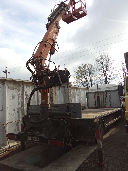 Спил аварійних дерев .автовежа