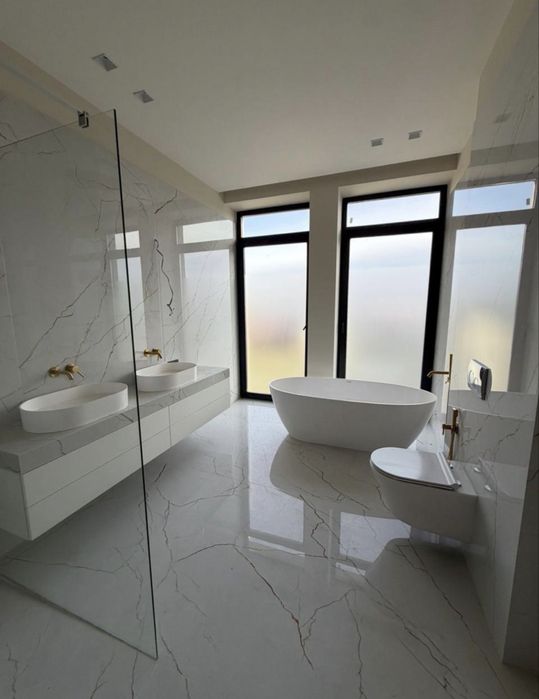 Продається сучасний будинок центр міста