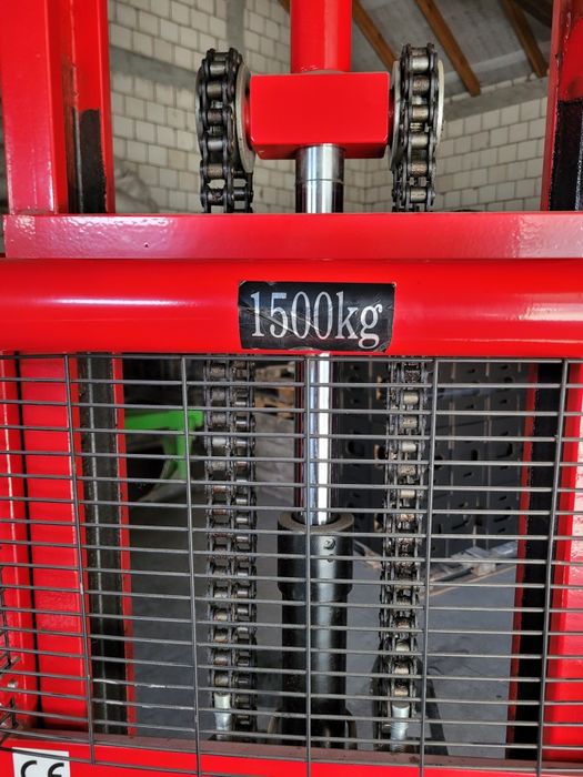 Paleciak masztowy elektryczny