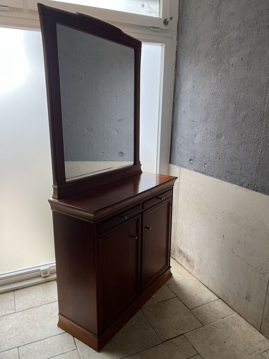 Sapateira com espelho