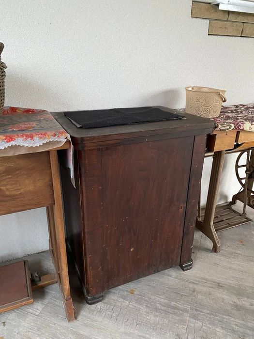 Продам швейну машинку